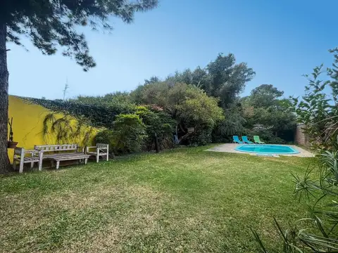 VENTA/PERMUTA  - Casa de 4 Dormitorios con pileta y jardin, Fisherton, Rosario.