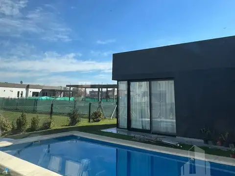 Casa 4 ambientes con 4 baños