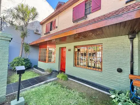 Casa 4 ambientes con 2 baños