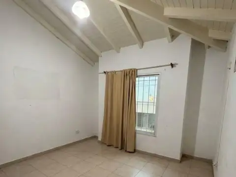 Casa en Alquiler con 1 cochera