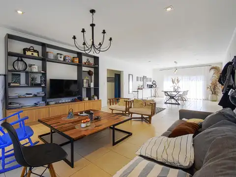 Casa 5 ambientes con 2 baños