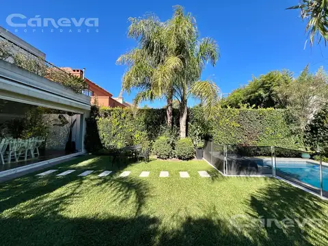 Casa en Venta con 2 cocheras