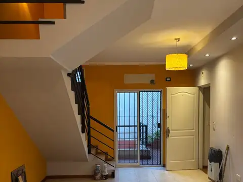 Catania 5400, Piso 1