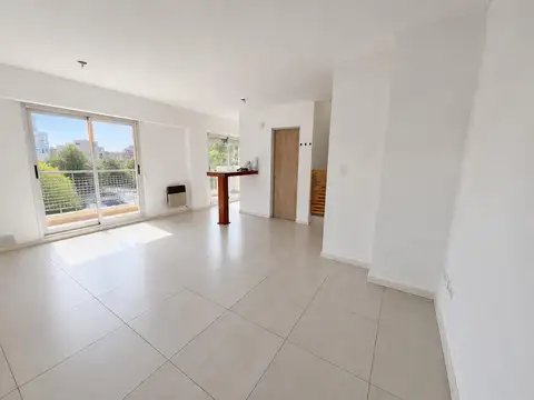 VENTA - DEPARTAMENTO 2 DORMITORIOS - TIPO DUPLEX POR ESCALERA CON COCHERA - ECHESORTU