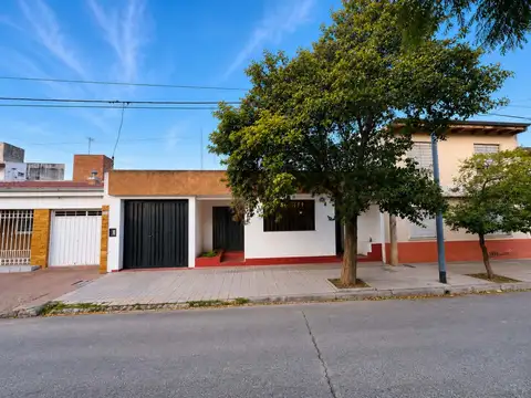 VENTA CASA 4 DORM ALTA CORDOBA