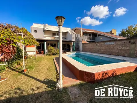 Casa 4 ambientes con 2 baños
