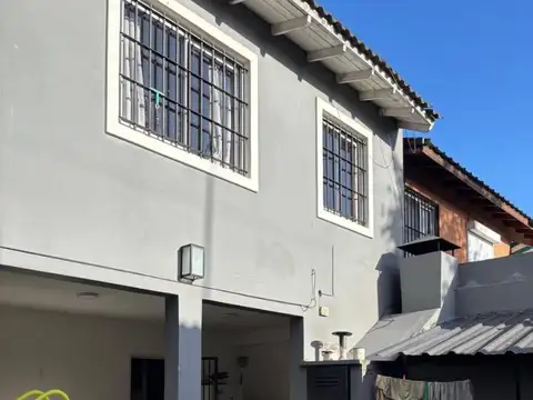 Duplex en venta con entrada independiente en Luis Guillon