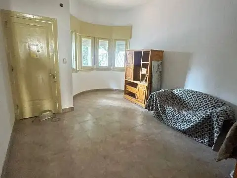 Casa 7 ambientes con 2 baños