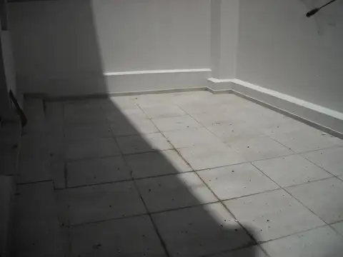 Semipiso 2 amb. con Patio- Nuevo- Cachimayo 800 a una cuadra Subte Emilio Mitre.info: 1136072562