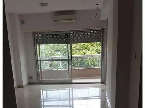 DPTO DE 1AMB 12 AÑOS ANTIG  FRENTE CON BALCÓN, 41M2 BAÑO COMP, EDIF CON PISCINA, SUM Y LAUNDRY