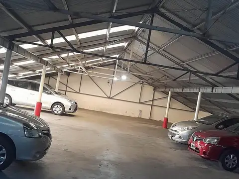 Cochera (cap 70 vehículos) más depto 3amb