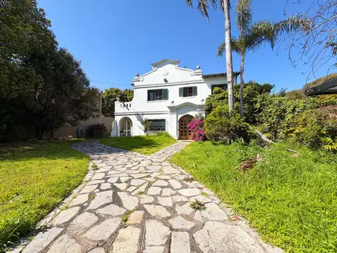 Casa en Venta Con 5 Dormitorios y Jardín - Acassuso, San Isidro