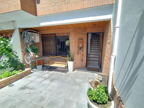 Casa tipo duplex en Barrio Naon