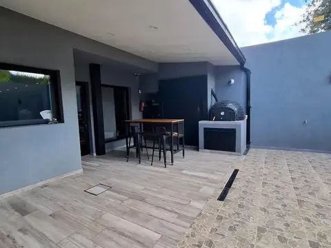 Casa 5 ambientes con 4 baños