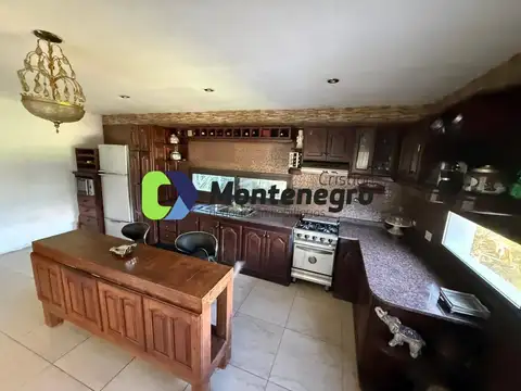 Casa en Venta con 4 cocheras