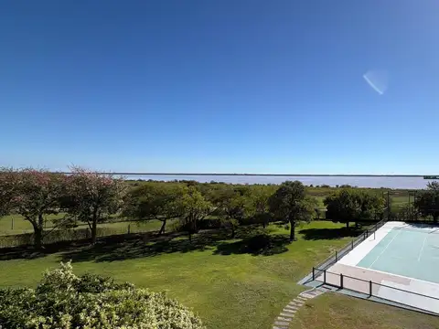 Casa en Venta con 4 cocheras