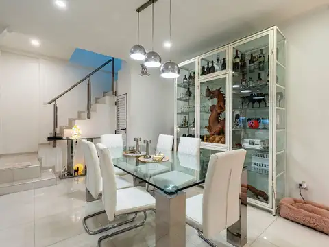 Casa 4 ambientes con 2 baños