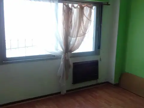 EXCELENTE OPORTUNIDAD !!!! IDEAL INVERSOR EN CASTELAR CENTRO