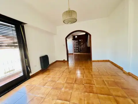 Depto Tipo Casa en Alquiler en Ramos Mejia, $ 750.000