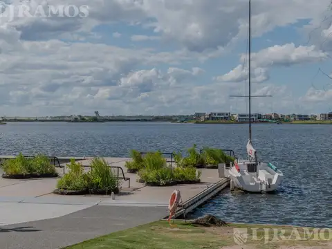 Terreno en Puertos del Lago - BARRIO AMARRAS