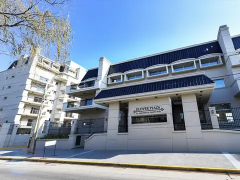 Departamento de 2 ambientes con cochera en Klover Plaza
