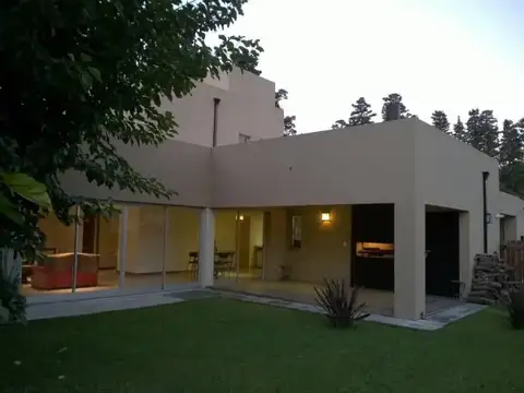 Alquiler - Casa en Barrio Sausalito - Pilar