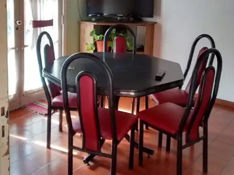 Casa 4 ambientes con 2 baños
