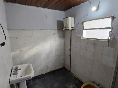 Casa 6 ambientes con 1 baño