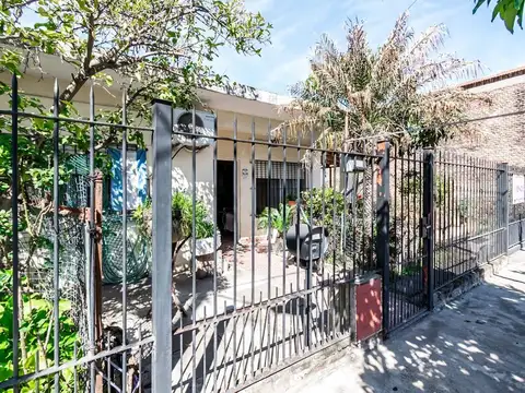 Casa 2 ambientes con 1 baño