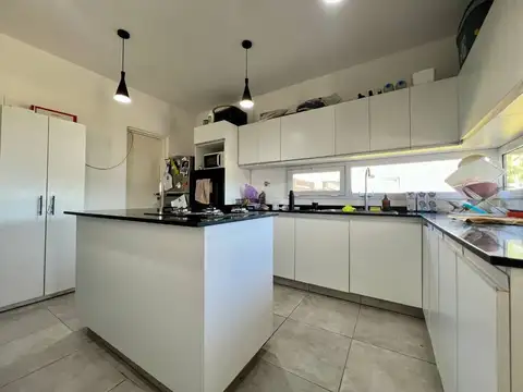 Casa en Alquiler con 1 cochera