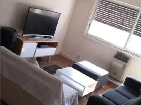 Castro Barros 1000 , Piso 4