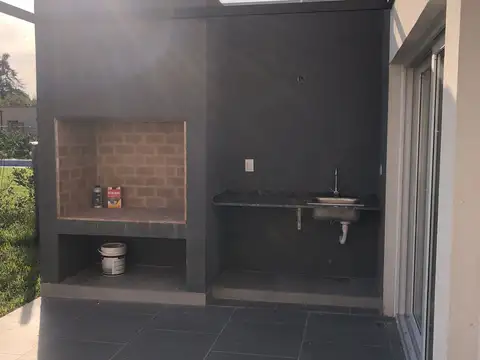 Casa 4 ambientes con 2 baños