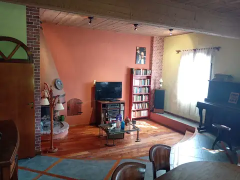 Casa 5 ambientes con 2 baños