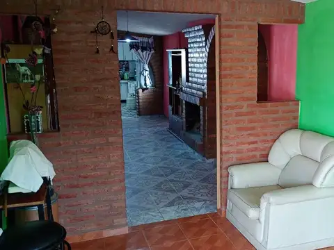 Casa 12 ambientes con 2 baños
