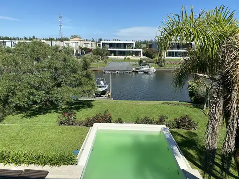 Casa en Venta en Albanueva, USD 1.600.000