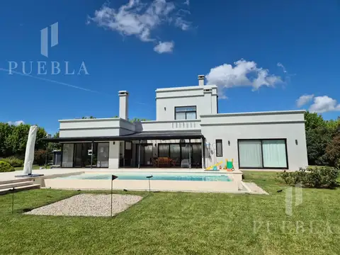 VENTA CASA 5 AMBIENTES SOBRE 2 LOTES EN HARAS SAN PABLO I GRAL. RODRIGUEZ- APTO CREDITO