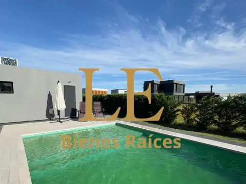 Casa en Venta con 4 cocheras