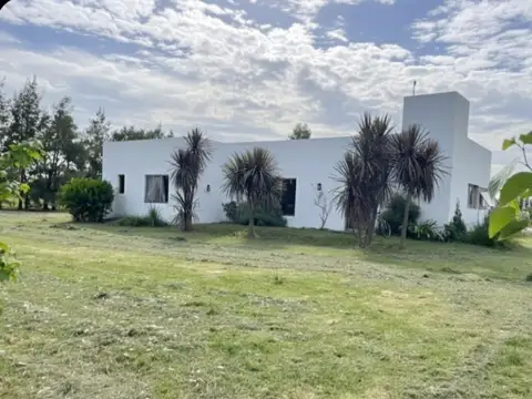 Casa 3 ambientes con 2 baños