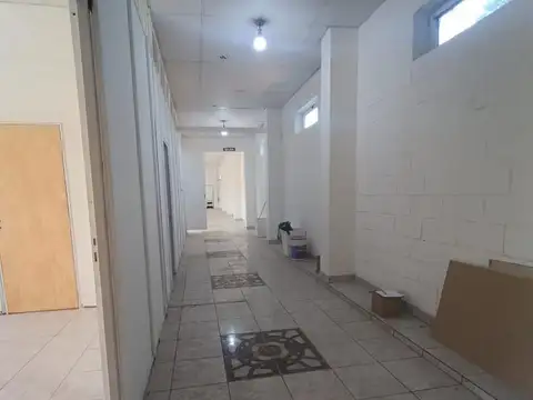 ALQUILER ESPACIO DE OFICINAS CON MULTIPLES AMBIENTES.MORENO