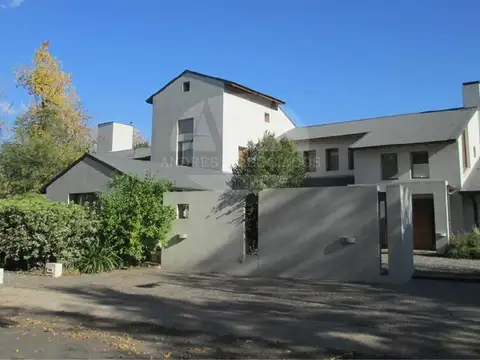 Venta casa B° Cdo Los Berros I, Bella Vista