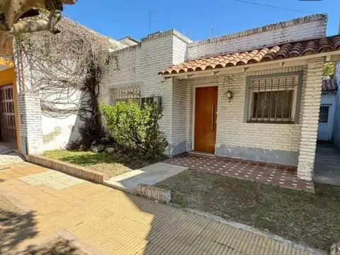 VENTA CASA 4 AMBIENTES QUILMES
