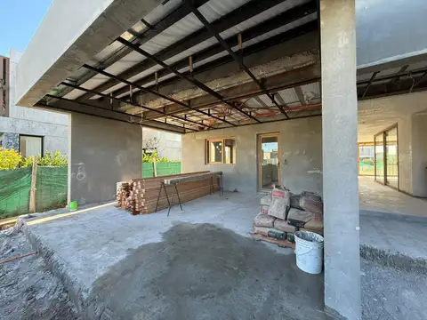 Casa 7 ambientes con 5 baños