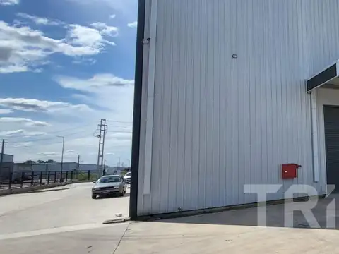 Depósito de 1000 m2 en alquiler con oficinas Polo industrial Ezeiza seguridad 24hs