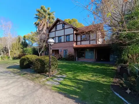 venta casa en Barrio Santa Maria de Pilar