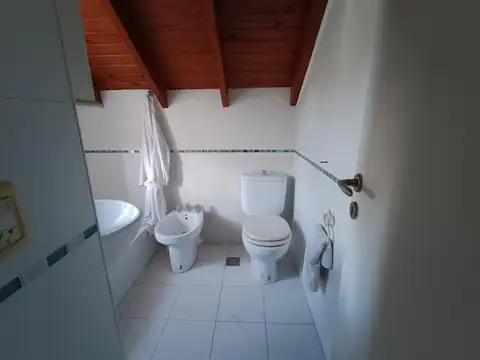 Casa 5 ambientes con 4 baños