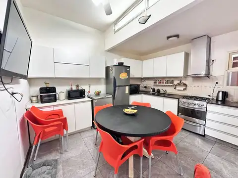 CASA 4 AMBIENTES CON QUINCHO Y PISCINA PROXIMO AL CENTRO