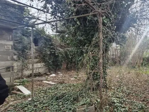 EN VENTA CASA CON AMPLIO TERRENO