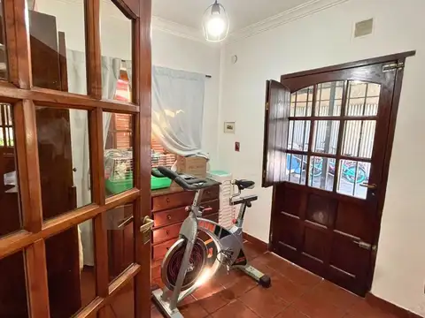 Casa 4 amb c/ pileta y galpón en Luis Guillon