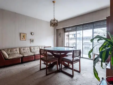 Departamento de tres ambientes con balcon en San Telmo