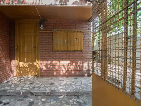 Casa 3 ambientes con 1 baño